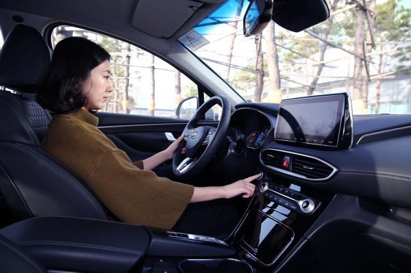 현대자동차는 지문 인식 시스템을 개발하고 내년 중국 싼타페에 도입하겠다고 밝혔다. 현대자동차 제공