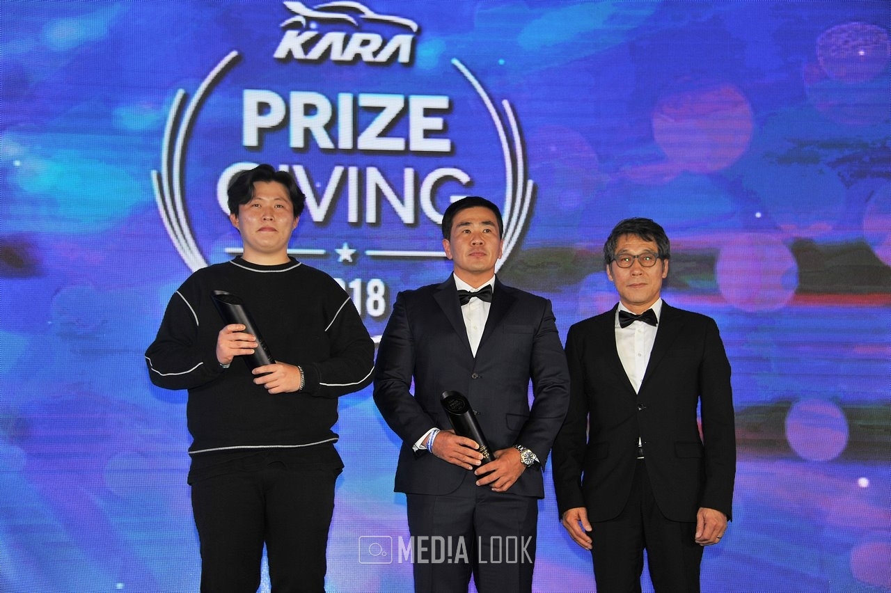 KARA 드리프트 챔피언십 시상식에서 1위 정준용, 2위 허진욱, 3위 김신욱이 수상했다.
