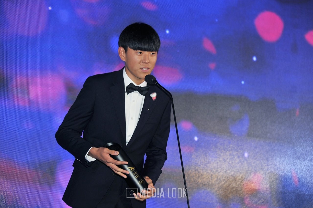 서승범 레이서 특별상 영드라이버상을 수상한 박준수 선수가 수상소감을 전하고 있다.
