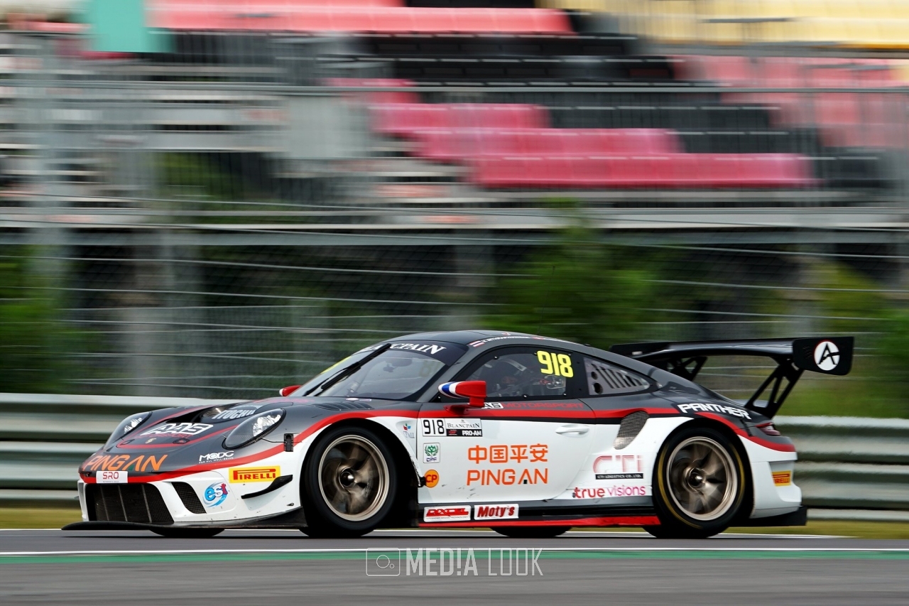 블랑팡 GT 월드 챌린지 아시아 10라운드에서 AAS 모터스포츠팀의 포르쉐 911 GT3 R 알렉산더 임패라토리와 우티콘 인타프라삭이 우승을 차지했다. (사진=진영석 기자)