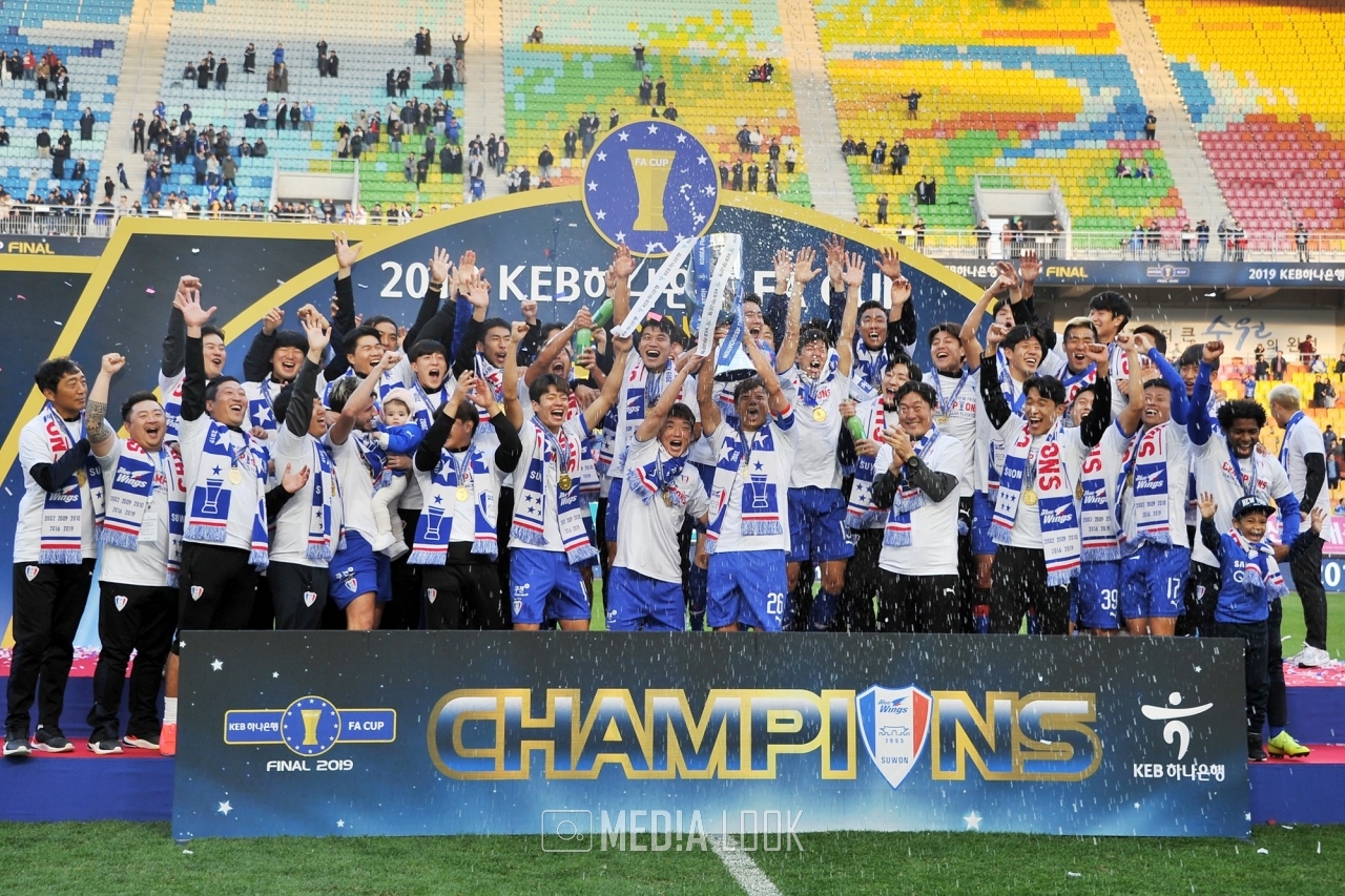 2019 FA컵 우승을 차지한 수원삼성블루윙즈는 5회 우승으로 단독 최다 우승팀의 기록을 세웠다.
