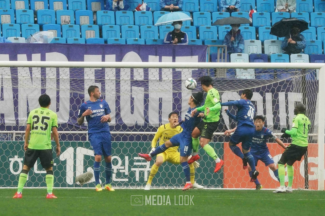 수원삼성과 전북현대의 하나원큐 K리그1 2021' 7라운드 경기가 수원월드컵경기장에서 3일 열렸다. / 사진 = 진영석 기자
