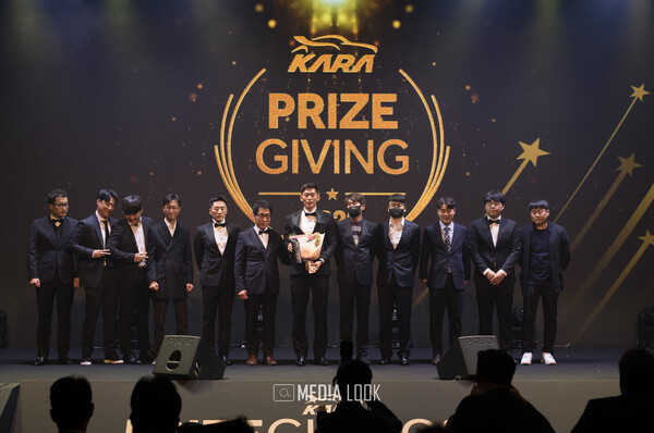 KARA PRIZE GIVING ‘올해의 레이싱팀상’을 수상한 엑스타 레이싱팀