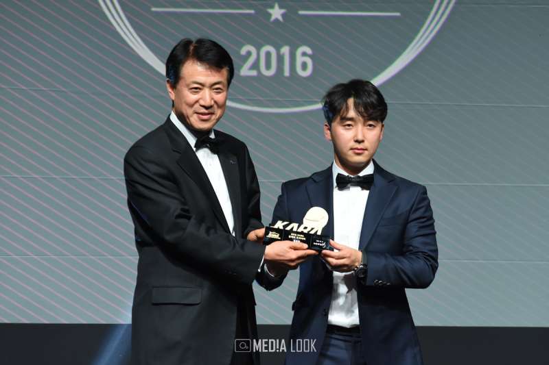 엑스타 레이싱팀 정의철 선수가 올해의 드라이버상을 수상했다.